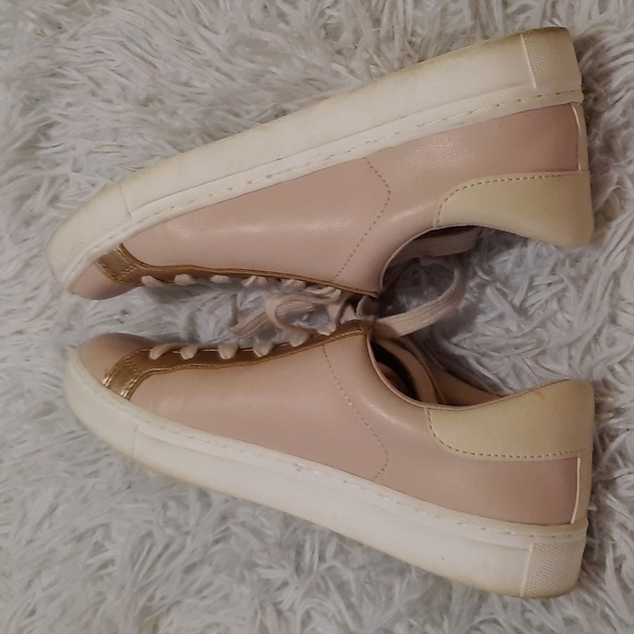 UNIVERSAL Thread Shoes - Picture 3 of 6